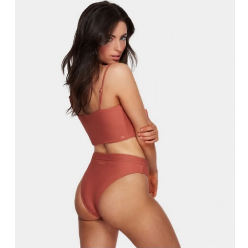 Billabong Rust Ribbed Bikini Set - Picture 4 of 10